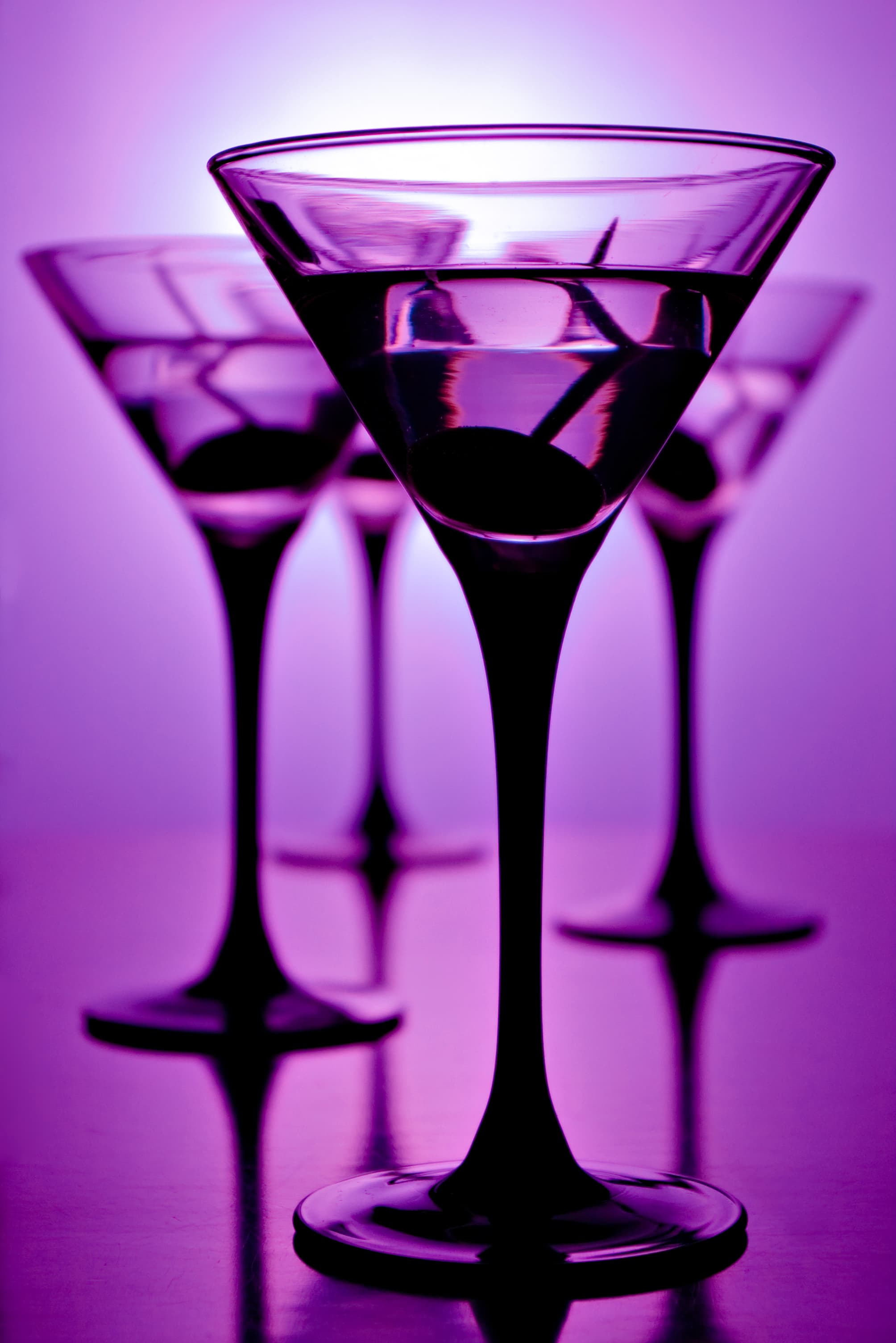 Ein Cocktail in einem Martiniglas